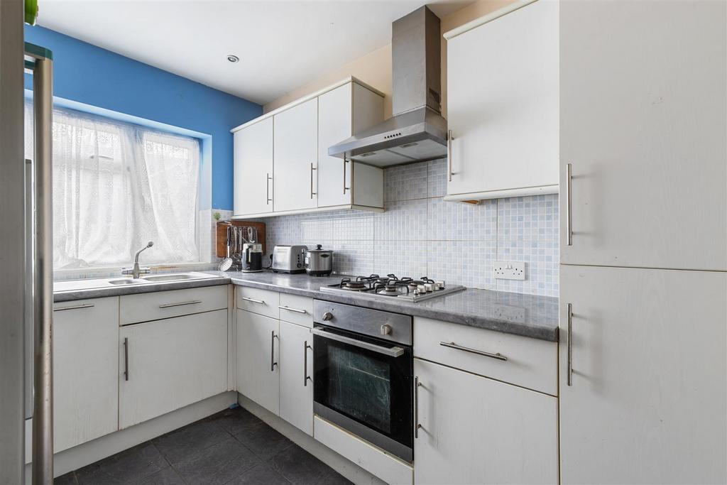 135 Victoria Road N9 9 BB-6.jpg