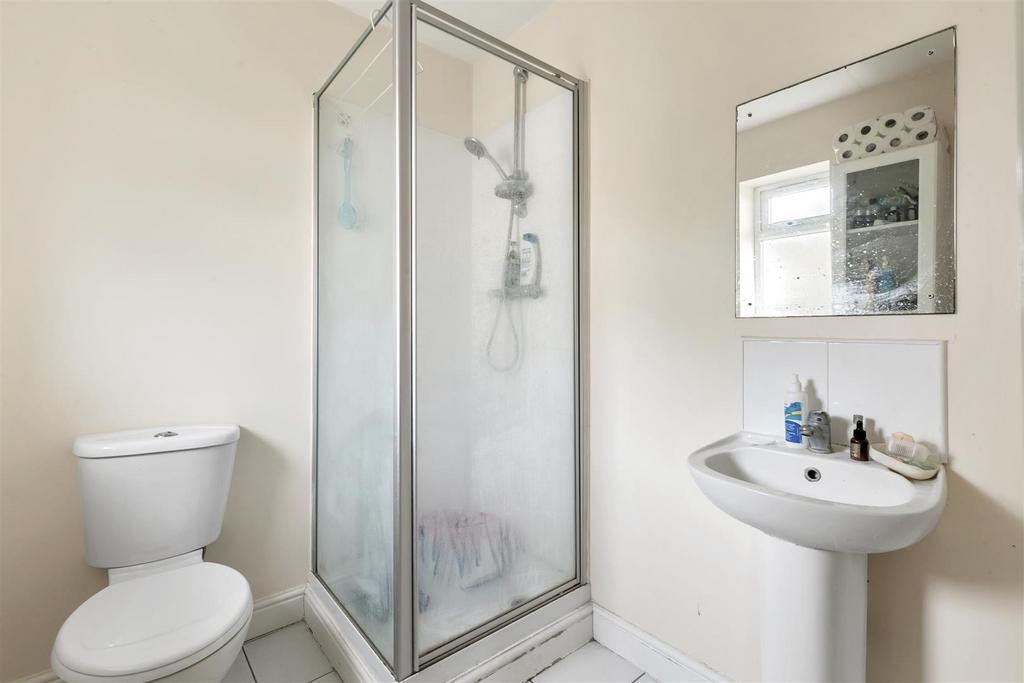 135 Victoria Road N9 9 BB-4.jpg