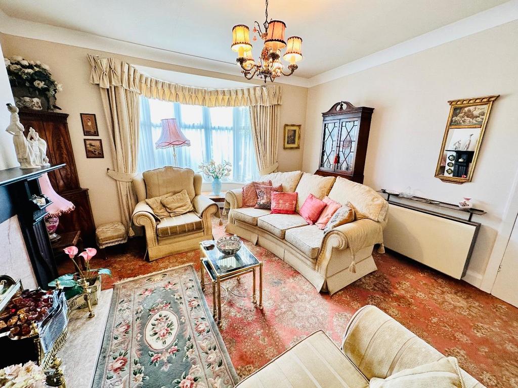 Kennedy Avenue, Huddersfield 4 bed semidetached house for sale £267,000