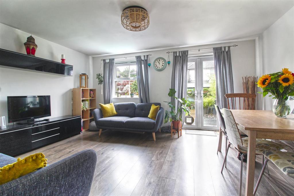 Plaxton Way, Ware 3 bed terraced house for sale £450,000