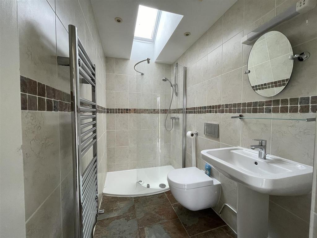 Shower Room (3).JPG