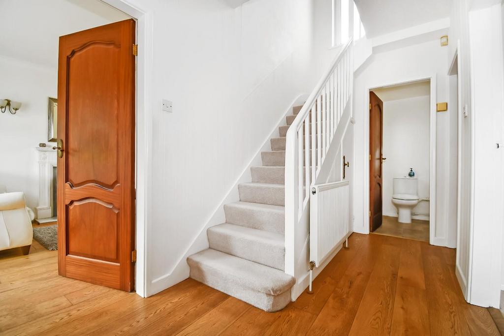 Hawksworth Lane, Guiseley, Leeds 3 bed detached house £599,950