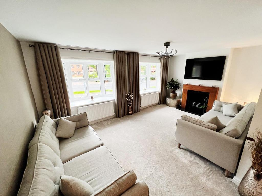 Lounge/Dining Room