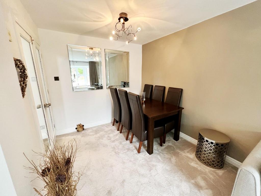 Lounge/Dining Room
