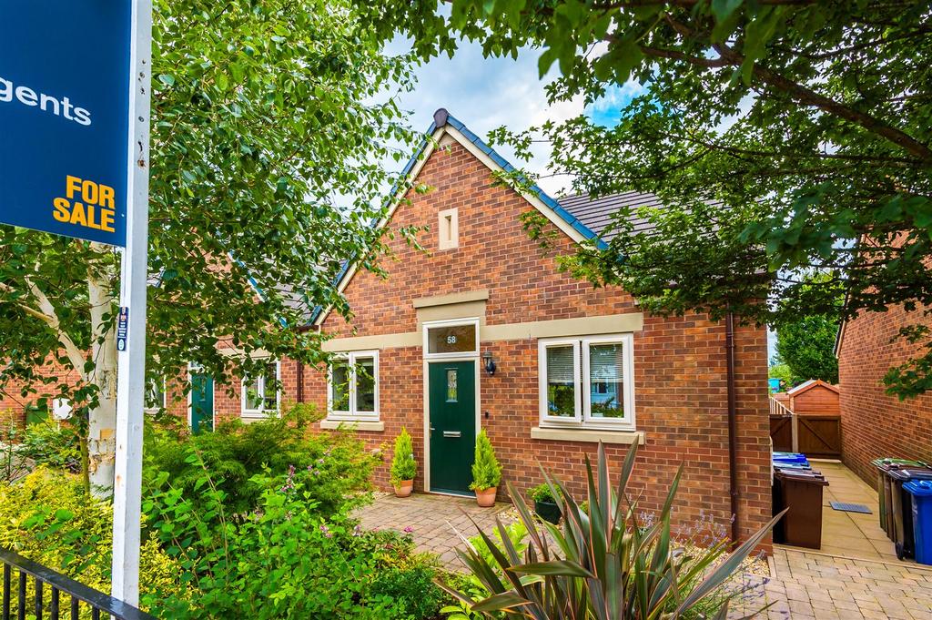 Elliott Street, Tyldesley, Manchester 2 bed semidetached bungalow for