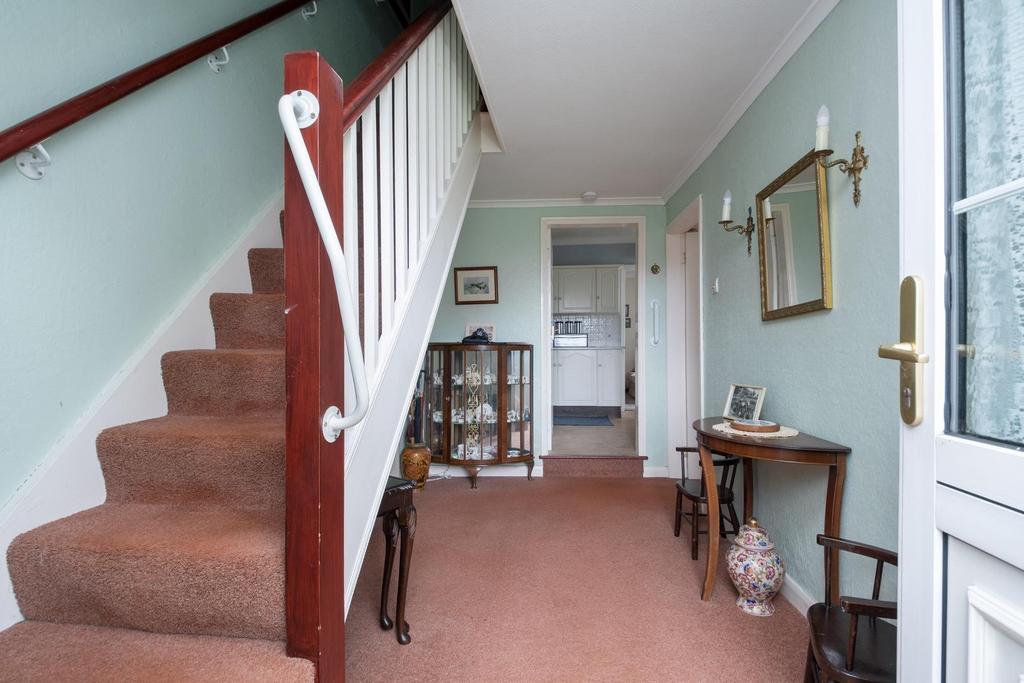 Cherry Tree Avenue, Newton On Ouse 3 bed character property £325,000