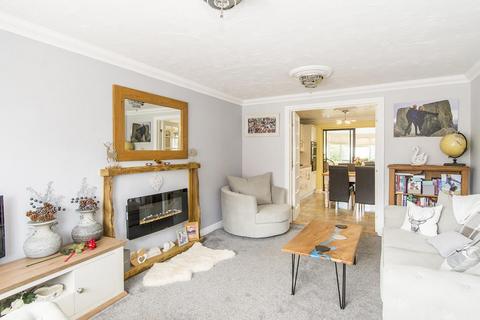 12 Forsythia Close, Lutterworth, LE17 4FD