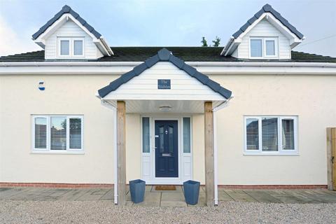 3 bedroom detached house for sale - St Martins, Oswestry