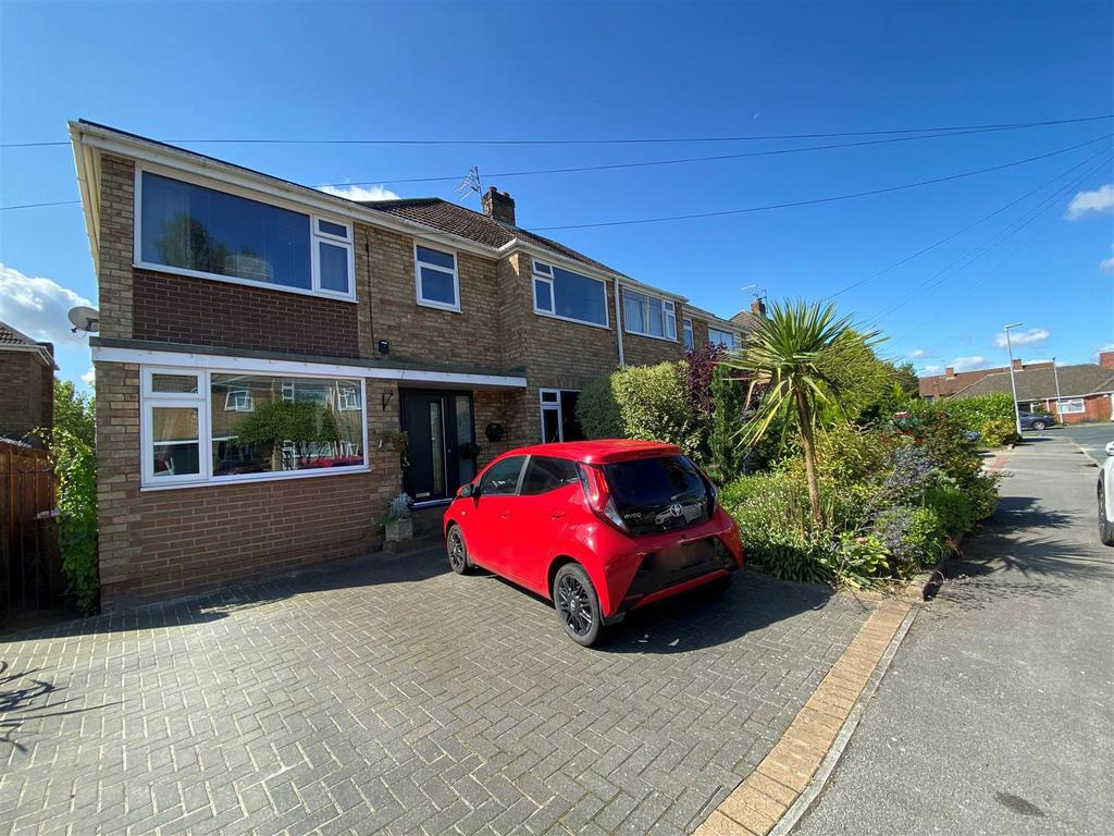 Cedar Avenue, Cottingham 4 bed semidetached house for sale £310,000