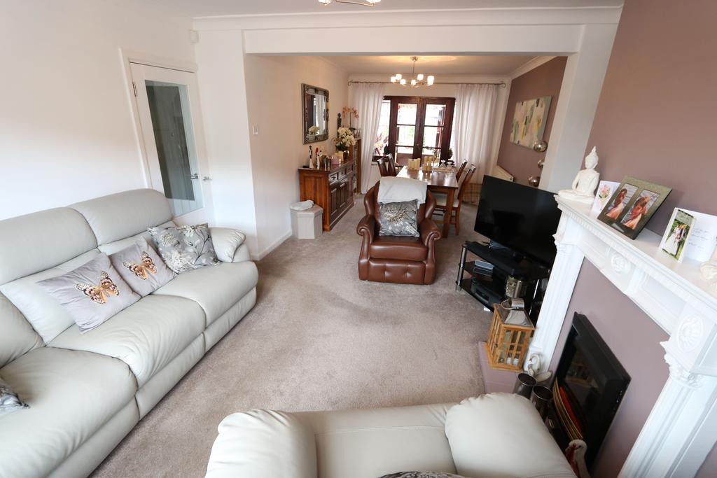Grays End Close, Grays 3 bed semidetached house for sale £385,000