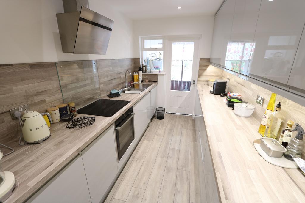 Grays End Close, Grays 3 bed semidetached house for sale £375,000