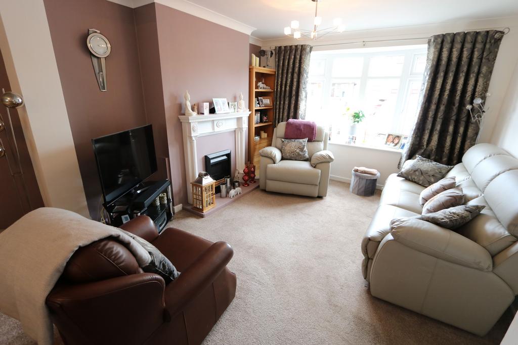 Grays End Close, Grays 3 bed semidetached house for sale £375,000