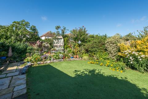27 Oakwood Drive, Whitstable, CT5 1NY