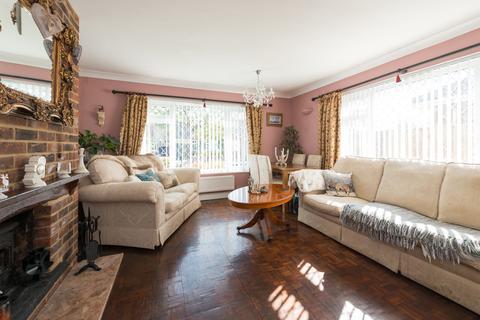 27 Oakwood Drive, Whitstable, CT5 1NY