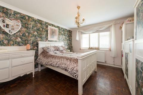27 Oakwood Drive, Whitstable, CT5 1NY