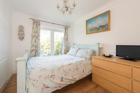 27 Oakwood Drive, Whitstable, CT5 1NY