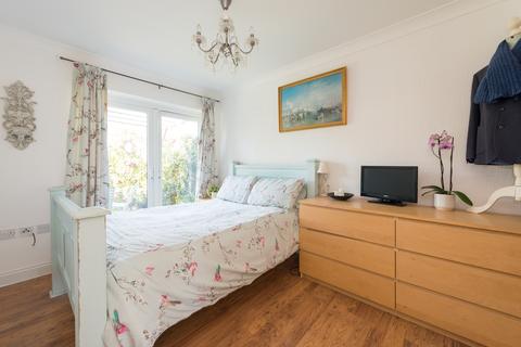 27 Oakwood Drive, Whitstable, CT5 1NY