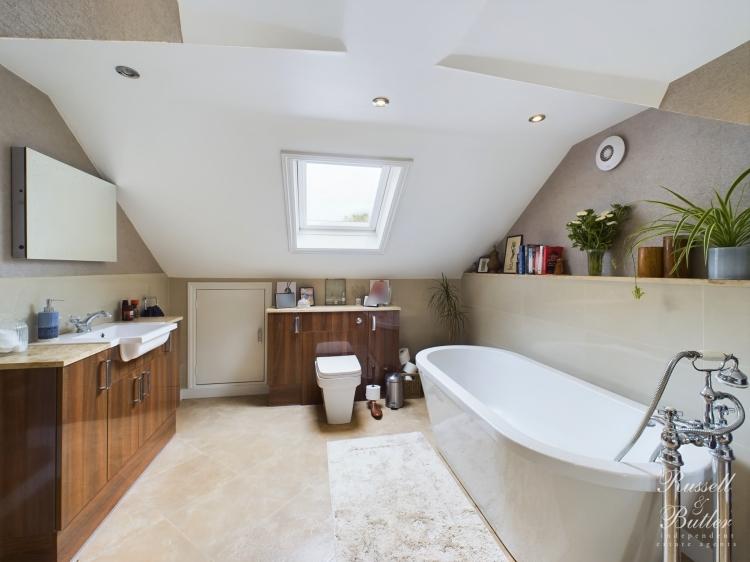 En-Suite Bathroom