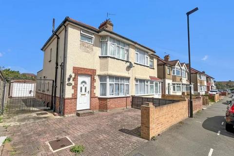 3 bedroom semi-detached house to rent, Craigwell Avenue, Feltham, TW13