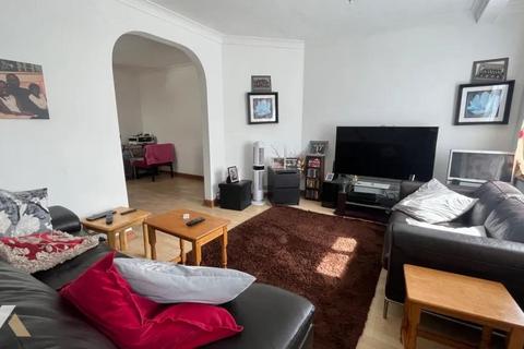 3 bedroom semi-detached house to rent, Craigwell Avenue, Feltham, TW13