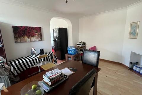 3 bedroom semi-detached house to rent, Craigwell Avenue, Feltham, TW13