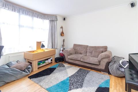 4 bedroom semi-detached house for sale - Farm Road, Edgware, HA8