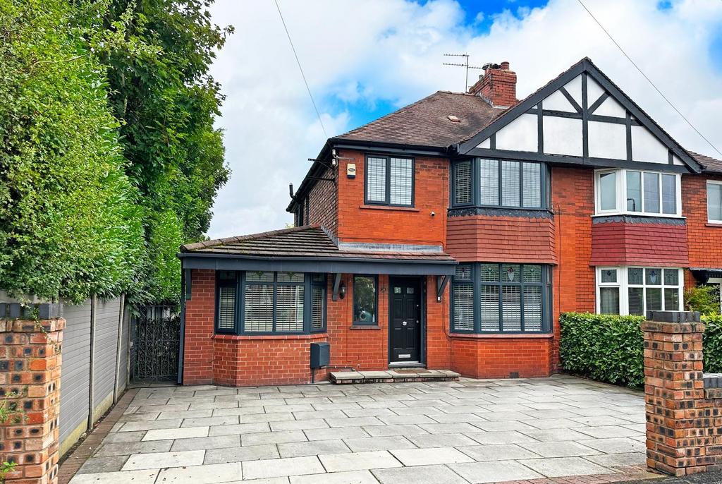 Moss Lane, Timperley 4 bed semidetached house for sale £600,000