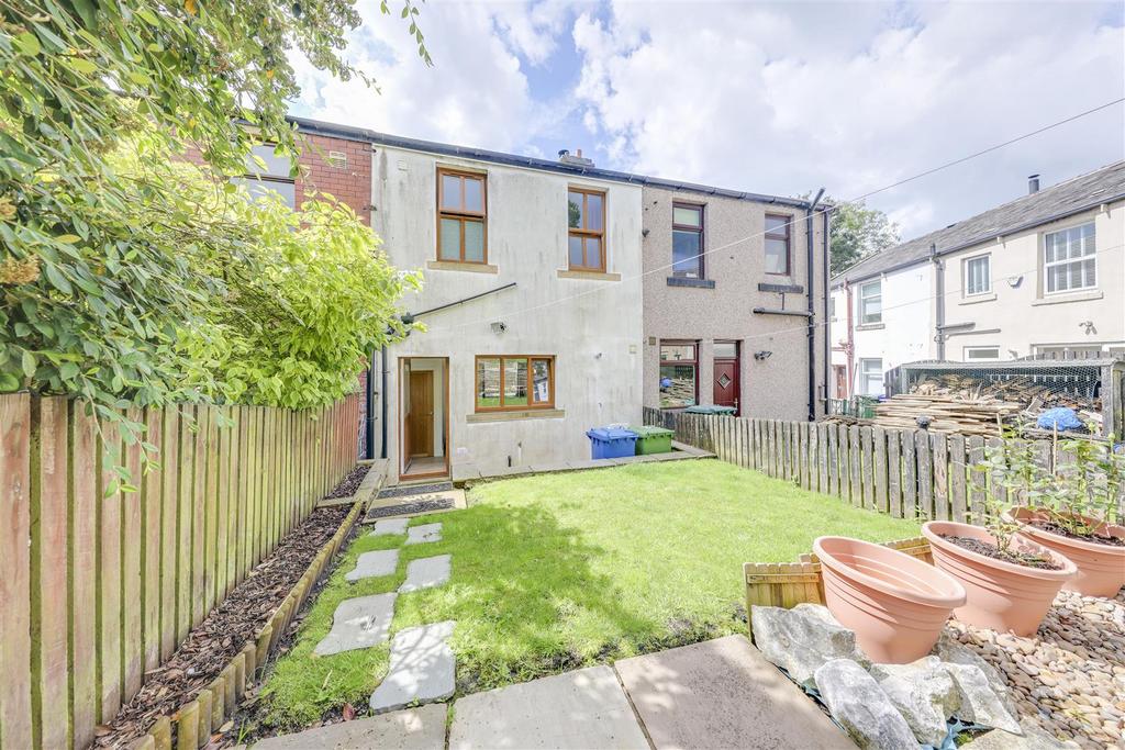 Lumb Holes Lane, Cowpe, Rossendale 2 bed terraced house £750 pcm (£173 pw)