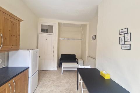 2 bedroom flat to rent, Chancellor Street, Partick, Glasgow, G11