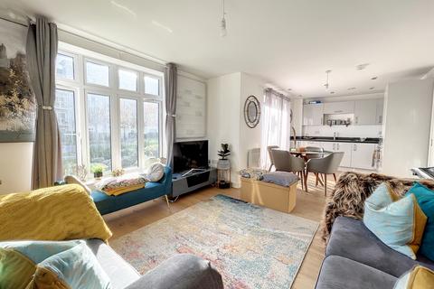 2 bedroom flat for sale - Lambe Close, Holborough Lakes, ME6 5PE