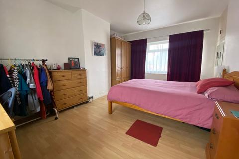 5 Brookfield Road, Northampton, NN2 7LT