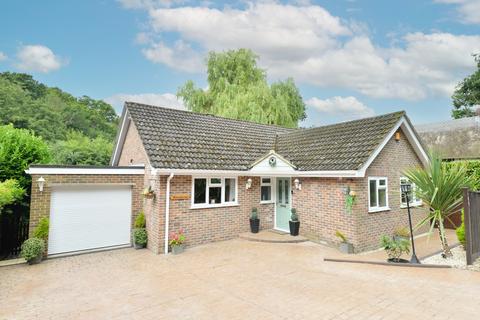 3 bedroom bungalow for sale - Lower Ashley Road, New Milton, Hampshire, BH25