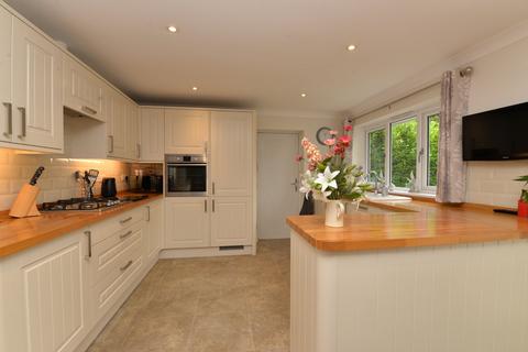 3 bedroom bungalow for sale - Lower Ashley Road, New Milton, Hampshire, BH25