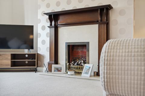 2 Lomondside Avenue, Clarkston, Glasgow, G76 7UL