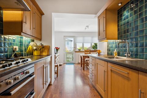 2 Lomondside Avenue, Clarkston, Glasgow, G76 7UL