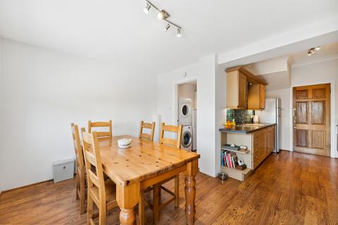 2 Lomondside Avenue, Clarkston, Glasgow, G76 7UL