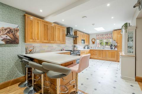 Walnut House, 28 Windmill Road, Minchinhampton, Stroud, GL6 9DZ