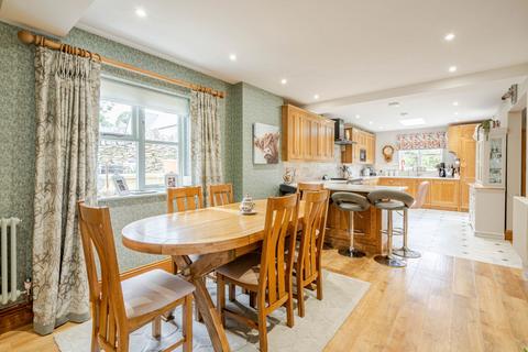 Walnut House, 28 Windmill Road, Minchinhampton, Stroud, GL6 9DZ