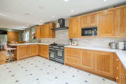 Walnut House, 28 Windmill Road, Minchinhampton, Stroud, GL6 9DZ