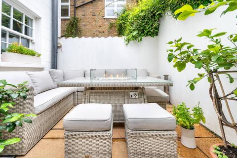 15 Farmer Street, London, W8 7SN