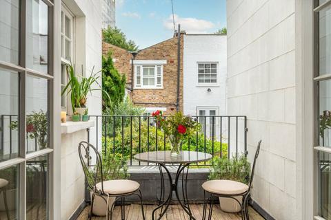 15 Farmer Street, London, W8 7SN