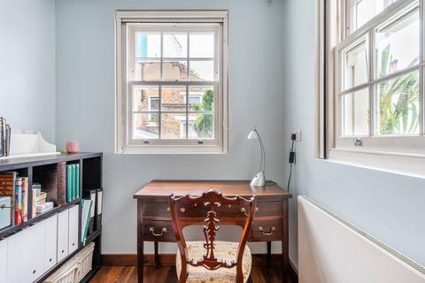 15 Farmer Street, London, W8 7SN