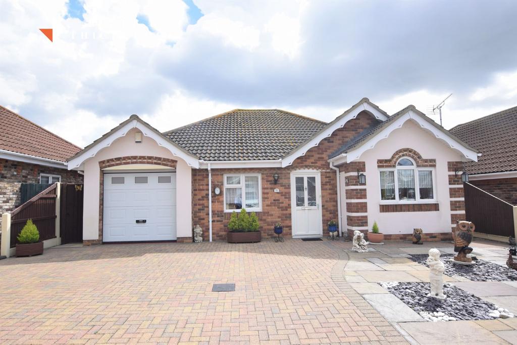 Highlands Grove, ClactononSea 3 bed detached bungalow £390,000