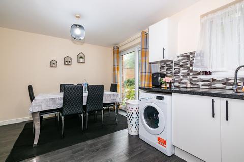 39 Saddlecote Close, Manchester, M8 5QE