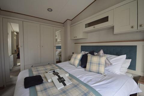 2 bedroom lodge for sale - Solent Breezes Holiday Park