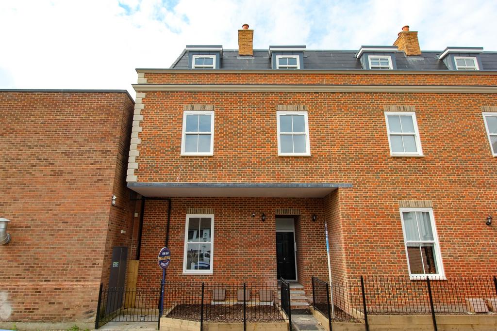 Dolphin Terrace, Westons Lane, Poole 2 bed apartment to rent £1,200
