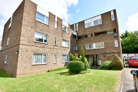 1 bedroom flat for sale - Chingford Avenue, London E4