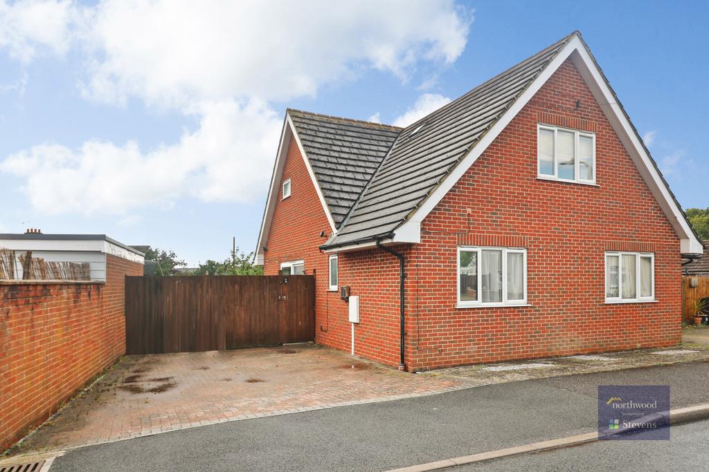 Cudworth Road, Willesborough, Ashford, TN24 3 bed semidetached house