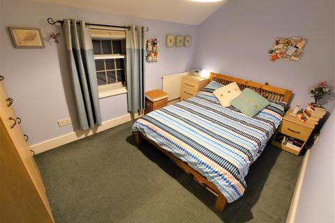 2 bedroom terraced house for sale, The Street, Wrecclesham, Farnham, Surrey, GU10
