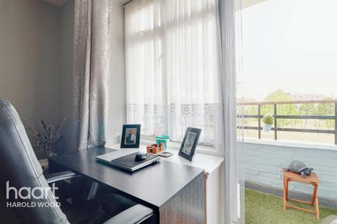 3, Denbigh House Kingsbridge Circus, Romford, RM3 8NP